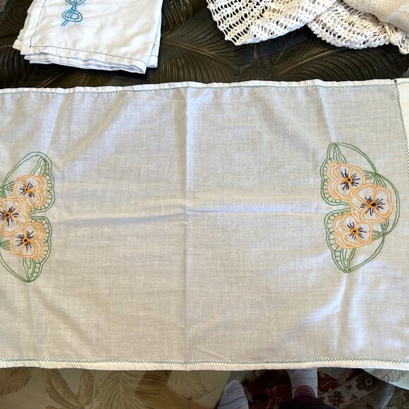 Lot of 13 Dresser Scarves, Table Runners, Placemats - Picture 7 of 11